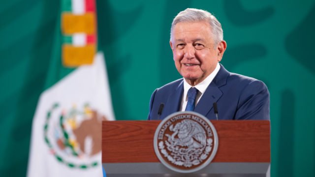 En abril, vacunarían a AMLO