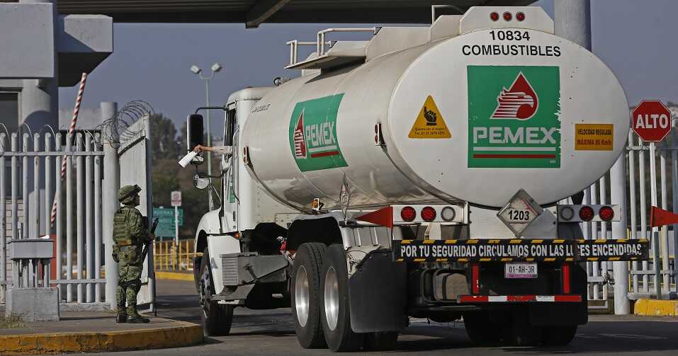 Pagan operadores moche por transporte de combustible en Pemex