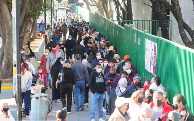 Responden adultos mayores a tercera dosis contra Covid-19 en León