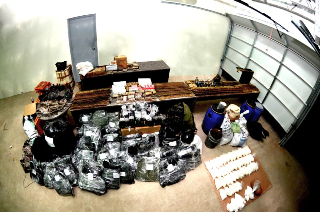 SEMAR rescata a una víctima de secuestro y asegura armas, narcóticos y vehículos en Urique, Chihuahua