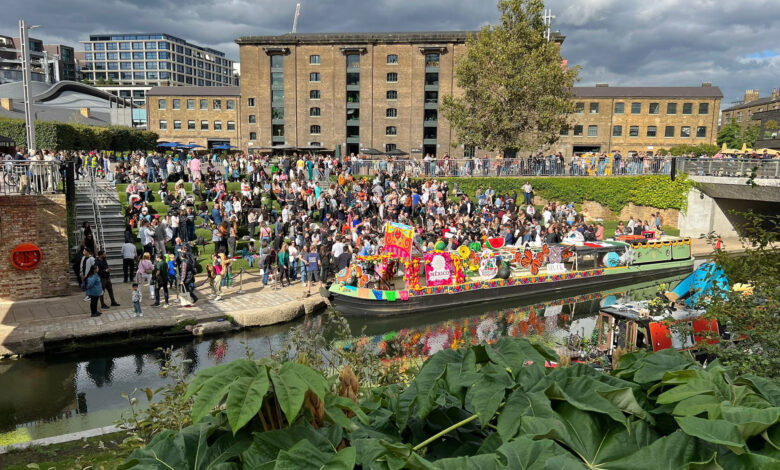 Trajinera de Xochimilco por primera vez los canales de Londres