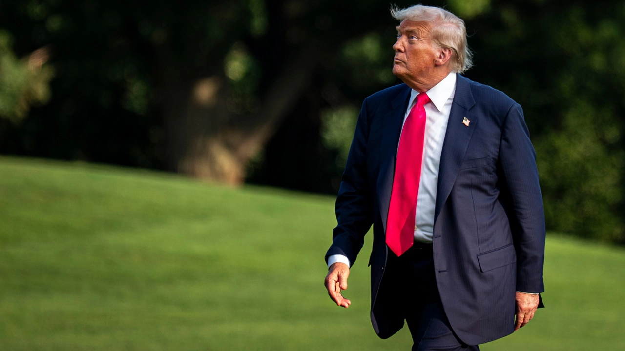 El impacto en la educación: Trump ordena drásticos recortes presupuestarios a instituciones académicas que atraen a estudiantes latinos y hispanos en EE.UU.