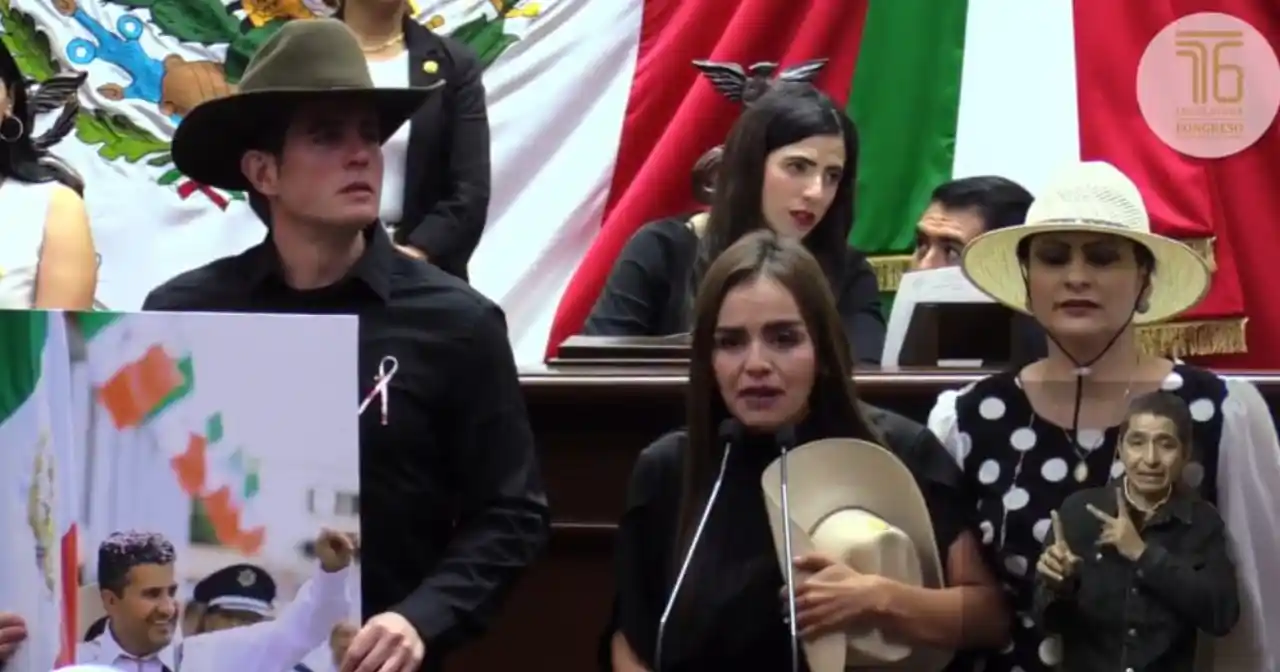 La nueva autoridad en la puerta: Grecia Quiroz toma el timón del ayuntamiento de Uruapan después de una contienda política intensa.