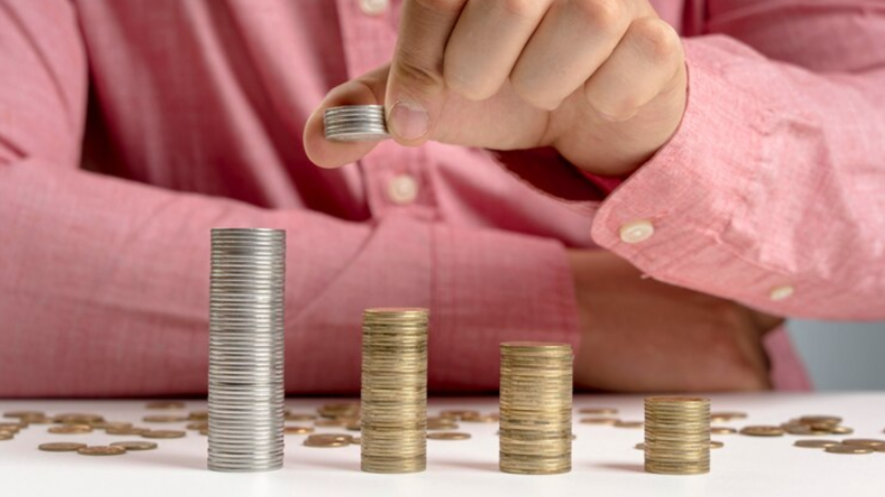 "La lucha por la dignidad laboral: trabajadores newyorkinos demandan un aumento salarial histórico para los camareros"