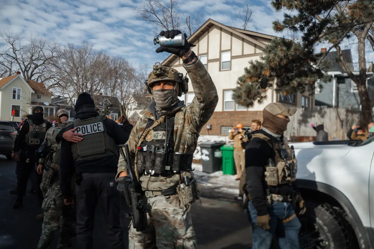 ICE no solo parece y actúa como una fuerza paramilitar, lo es, y eso hace que sea más difícil de controlar